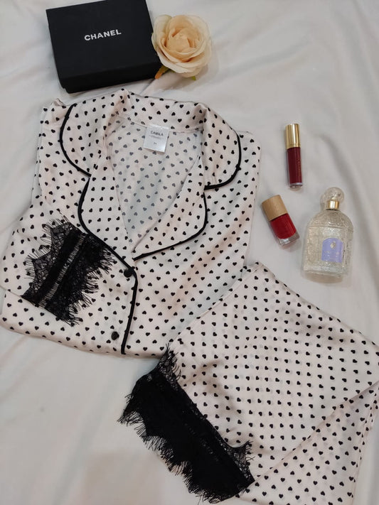Ensemble pyjamas satin coeurs 🖤 et dentelle