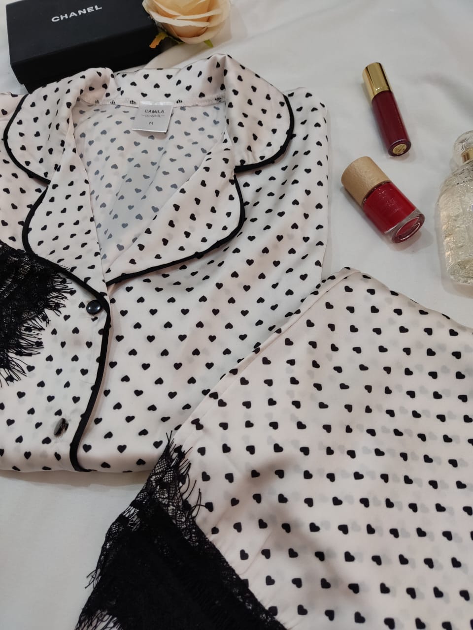Ensemble pyjamas satin coeurs đź–¤ et dentelle