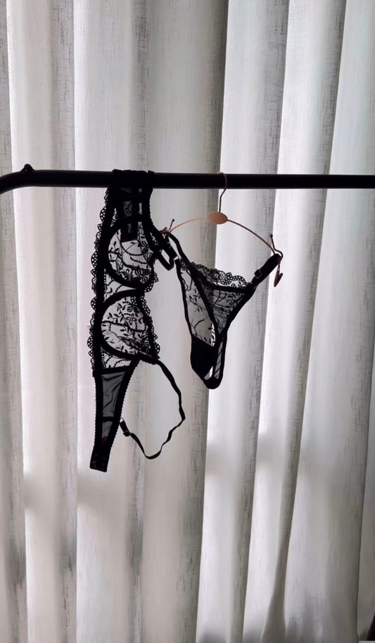 Ensemble noir sensuel "Curve"